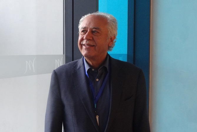 عبد الحسين شعبان: العرب ليسوا بحاجة إلى الديمقراطية بقدر حاجتهم إلى التنمية