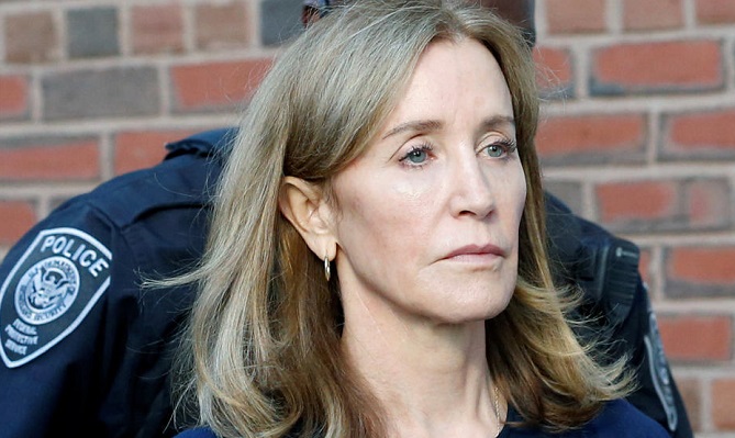 سجن فيليستي هوفمان لغشها في امتحانات جامعية