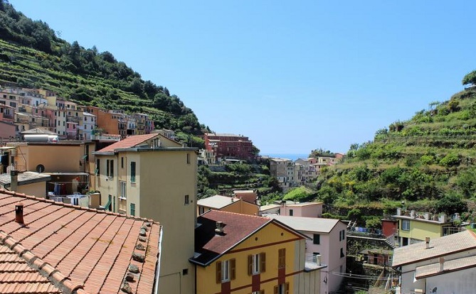 قرية إيطالية تدفع 25 ألف أورو لمن يقيم بها