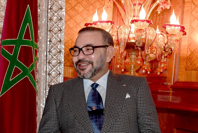 العاهل المغربي يقوم بتحديث صورته الرسمية و"بريد المغرب" موزعا حصريا لها