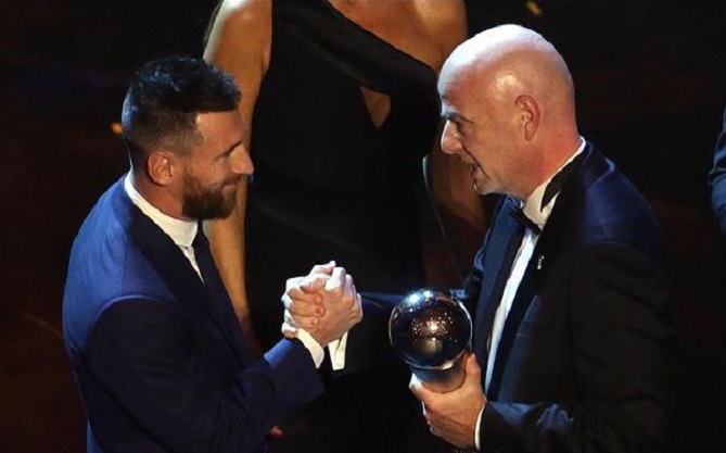 ميسى يتوج بجائزة أفضل لاعب فى العالم لسنة 2019