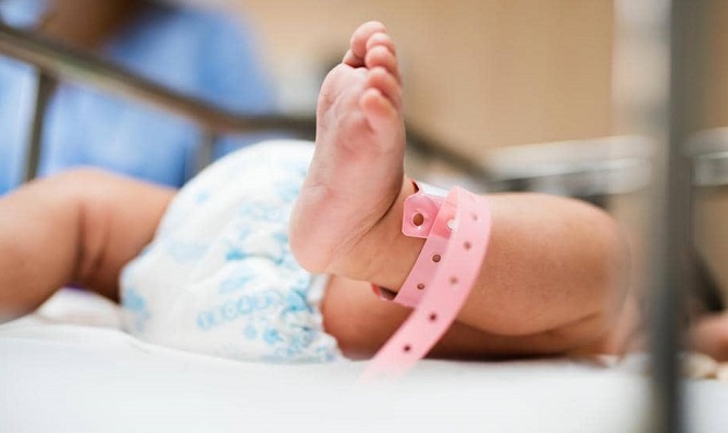  ولادة طفلة من رحم أم ميتة دماغيا منذ 4 أشهر 