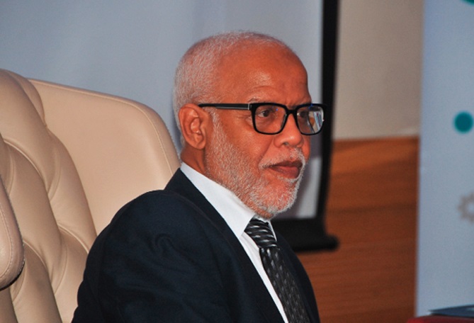  الوزير يتيم ينشر صورة "فاضحة" على فيسبوك 