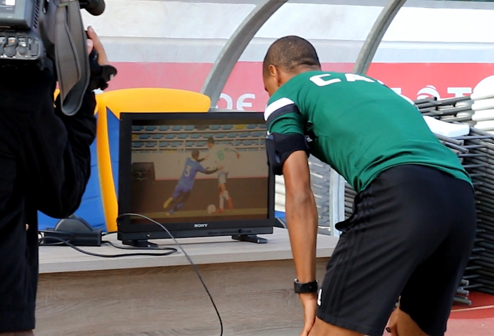  تقنية "الفار" تزور ملعب طنجة في بث تجريبي تحت إشراف الاتحاد الدولي 