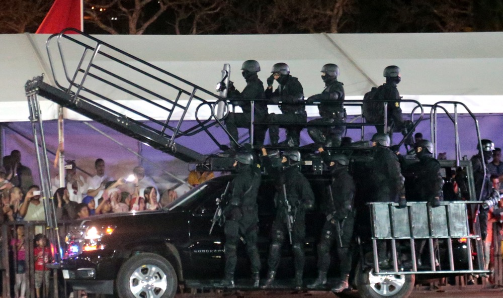 الوحدة المركزية لتفكيك المتفجرات.. خبراء متفجرات يمتازون بالهدوء والتحمل