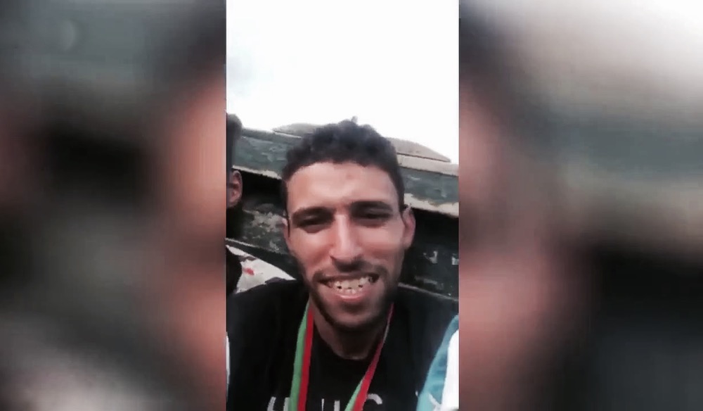  بطل يهاجر سرّا ونشطاء مغاربة: الأبطال يهاجرون والجبناء هنا يسرقون 