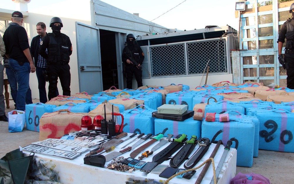  بين طنجة ومالقا.. هذه تفاصيل أكبر ضربة موجه لبارونات الحشيش 