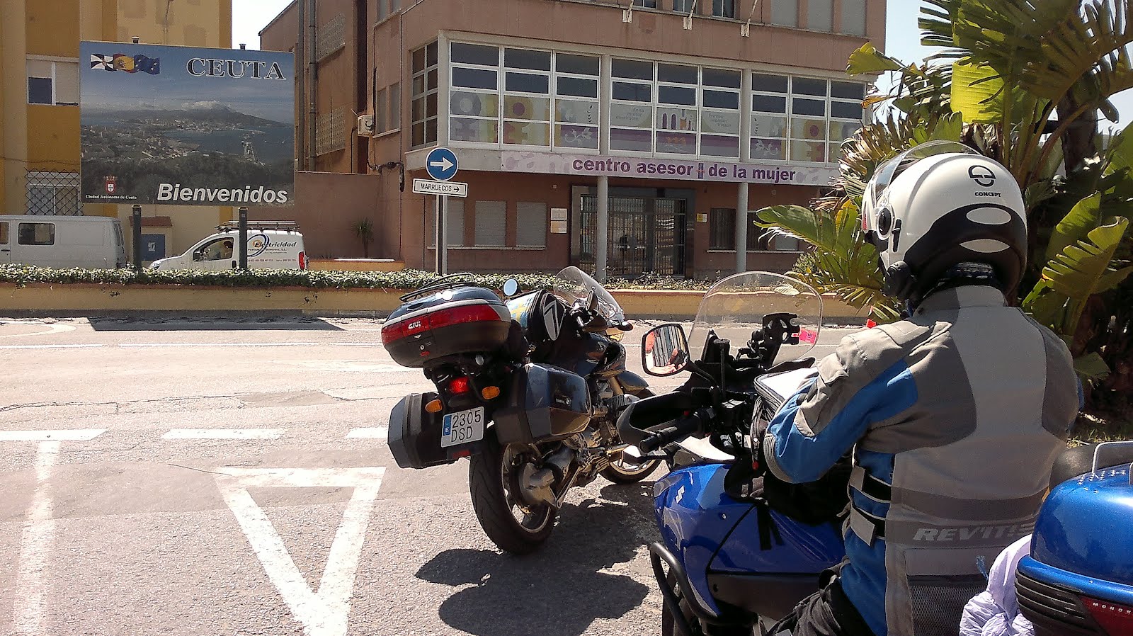 أدت لتوقيف 30 شخصا.. فوضى بين سلطات سبتة والمغرب بسبب الدراجات النارية