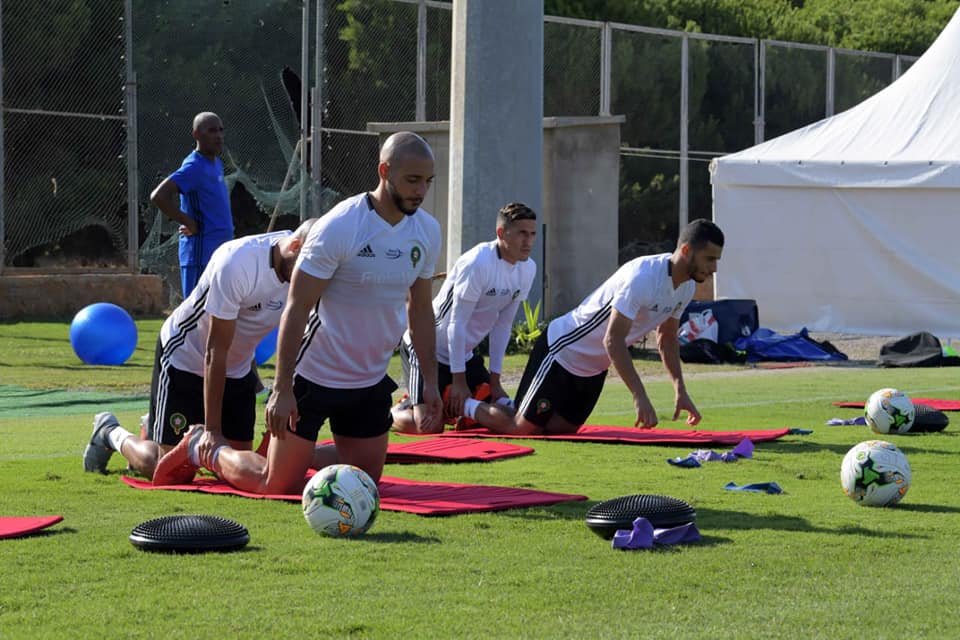  نجوم "الأسود" يعرضون إصاباتهم على طبيب المنتخب الوطني للتأكد من جاهزيتهم 