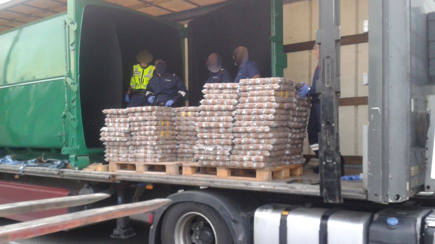 تجاوزت السلطات المغربية والإسبانية.. فرنسا تضبط شحنة كبيرة من المخدرات