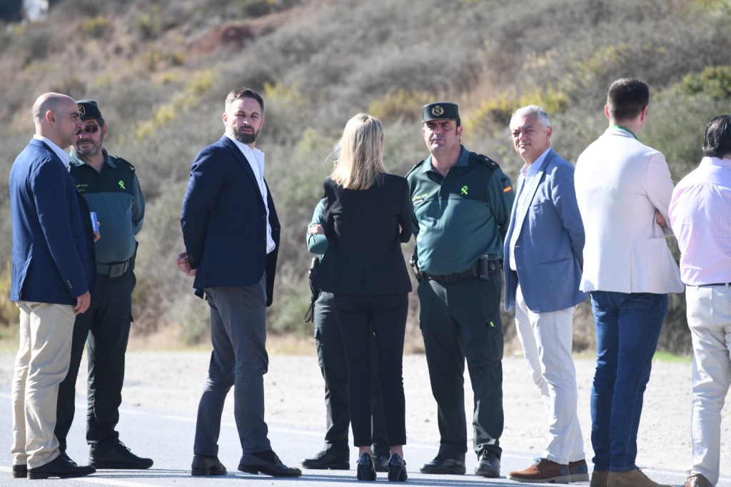  زعيم اليمين المتطرف في إسبانيا ينتقل إلى سبتة ويدعو لمواجهة المغرب بـ"الجيش" 