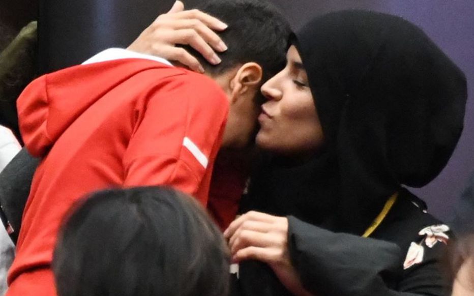 صدمة في فرنسا.. محجبة تتعرض لهجوم عنصري أمام التلاميذ داخل برلمان جهوي