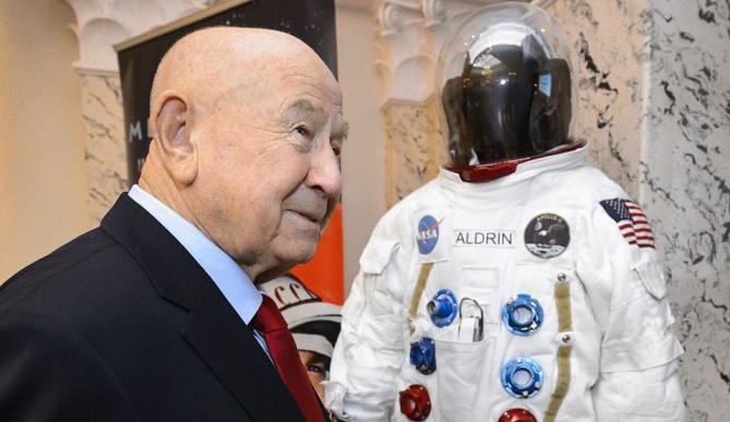 وفاة "أليكسي ليونوف" أول إنسان يسير في الفضاء