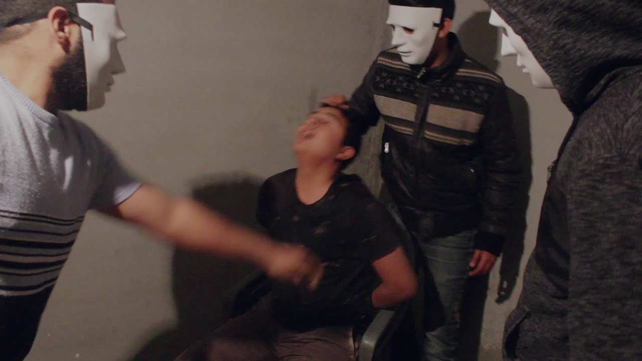  عذبوه وأجبروه على تناول العشب.. أحكام بـ50 عاما في حق مختطفي "مهاجر سري" 