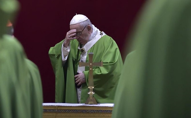 كتاب يحذر: الفاتيكان على حافة الإفلاس!