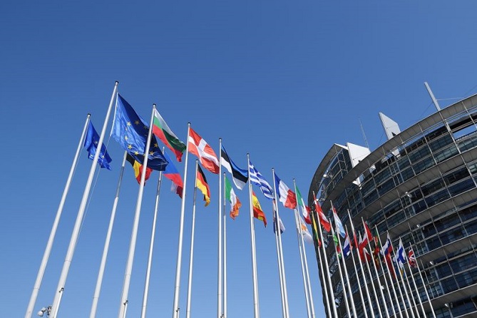  الإمارات وسويسرا خارج قائمة "الملاذات الضريبية" 