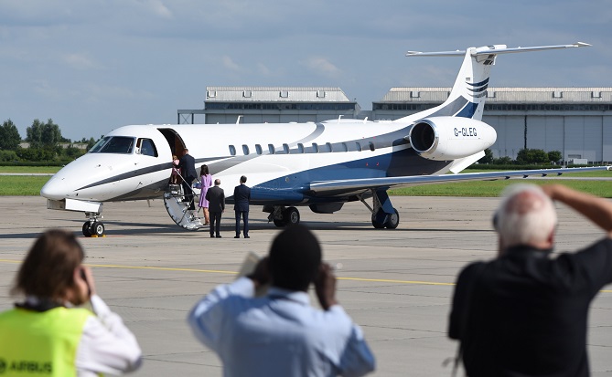 عاصفة رعدية تحاصر طائرة الأمير وليام في باكستان