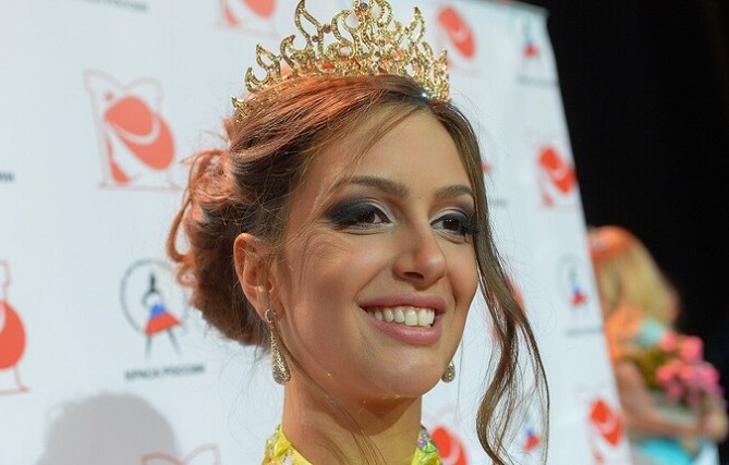 طليقة السلطان "محمد الخامس" تريد تعويضات خيالية