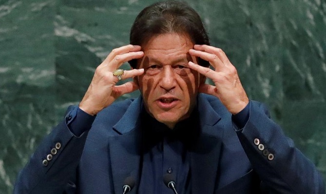 عمران خان ينتقد ازدواجية الإعلام الدولي حيال كشمير