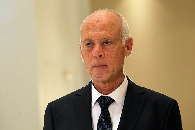 الرئيس التونسي يعلن فرض حظر تجوال في البلاد