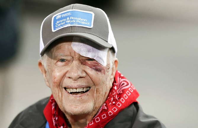  كارتر يغادر المستشفى بعد شفائه من كسر الحوض 