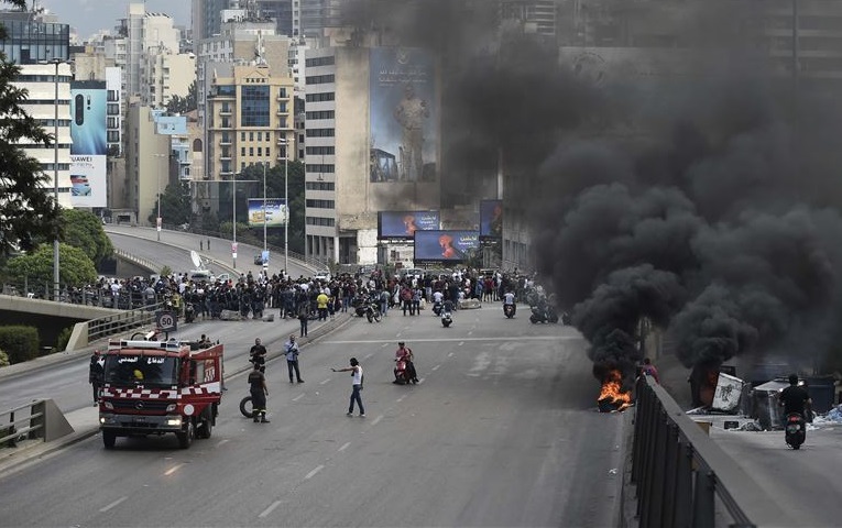  لبنان.. مرافق وزير التربية أطلق النار باتجاه متظاهرين 