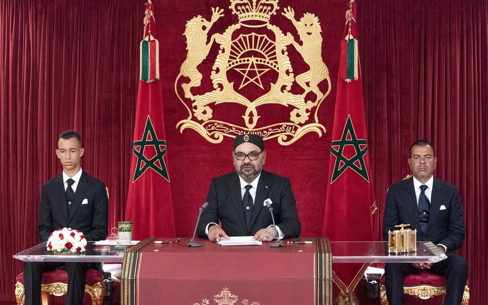 الملك "يهدي" أكادير خطا سككيا وطريقا سيّارا للصحراء في ذكرى المسيرة الخضراء