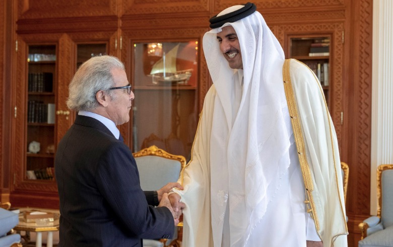 أمير قطر يَستقبل والي بنك المغرب عبد اللطيف الجواهري