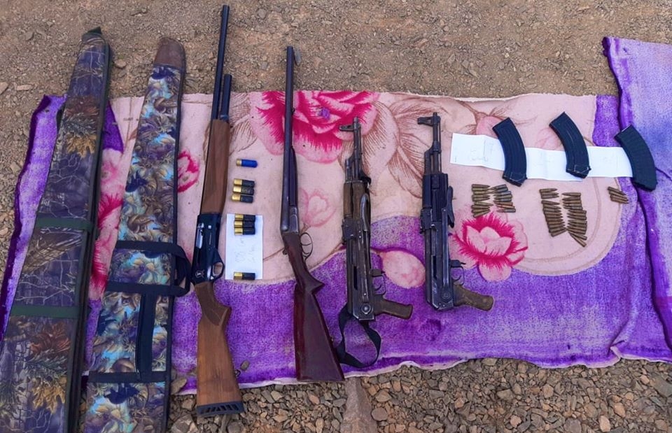 طانطان.. اعتقال أشخاص مع أسلحة "كلاشنيكوف" لارتباطهم بتهريب المخدرات