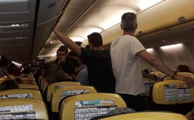 على متنها 200 مسافر.. نجاة طائرة من التحطم في رحلة بين مراكش وسانتاندير