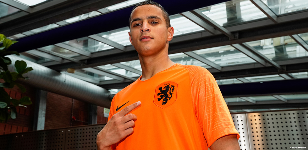 انتقاد الجمهور المغربي لزياش في الـ CAN هل دفع احتارين لاختيار هولندا؟