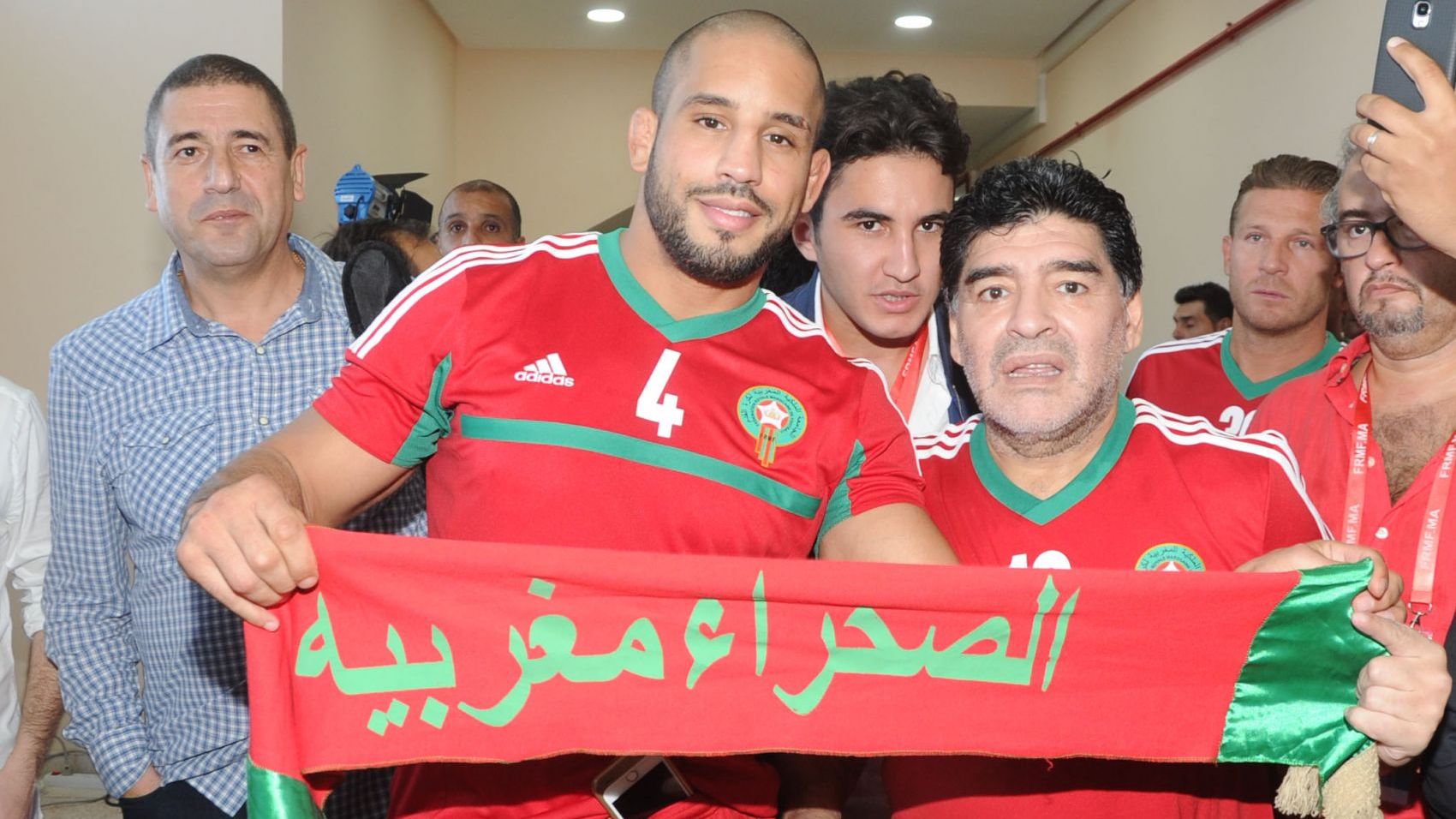  العيون قبلة أساطير الكرة الإفريقية والعالمية احتفاء بذكرى المسيرة الخضراء 