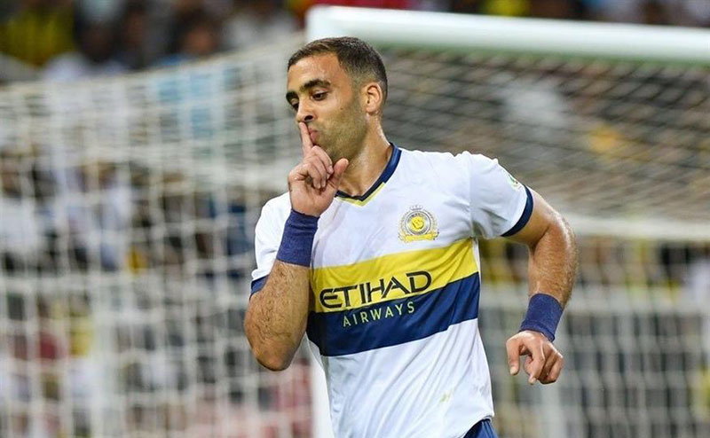  اعتقال حمد الله ومنعه من السفر بعد شتمه موظفة بمطار "الملك خالد" في الرياض 