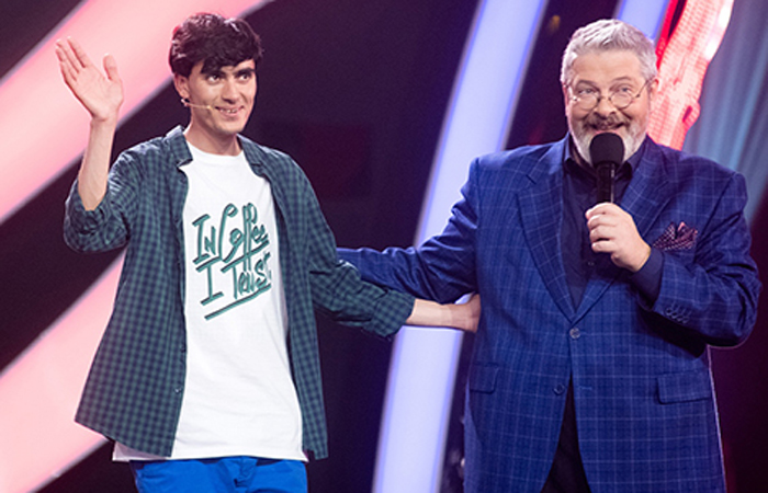 شاب مغربي يُبهر بذاكرته الخارقة في مسابقة "أناس مذهلون" بموسكو