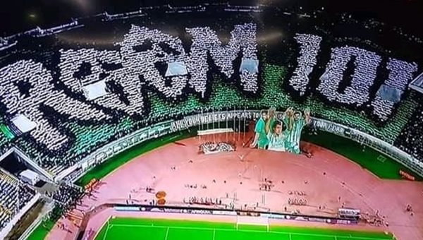  تأويلات سياسية لـ"الغرفة101" تدفع الداخلية لمنع جمهور الرجاء من "التيفو" 