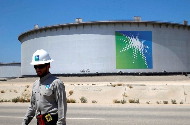 شركة "أرامكو" تعلن تراجع أرباحها بنسبة 26 بالمائة