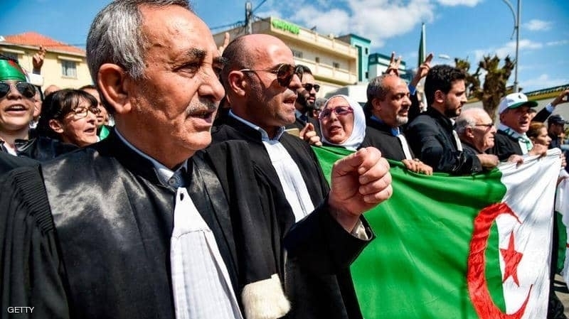 القضاة الجزائريون يهددون باستئناف إضرابهم