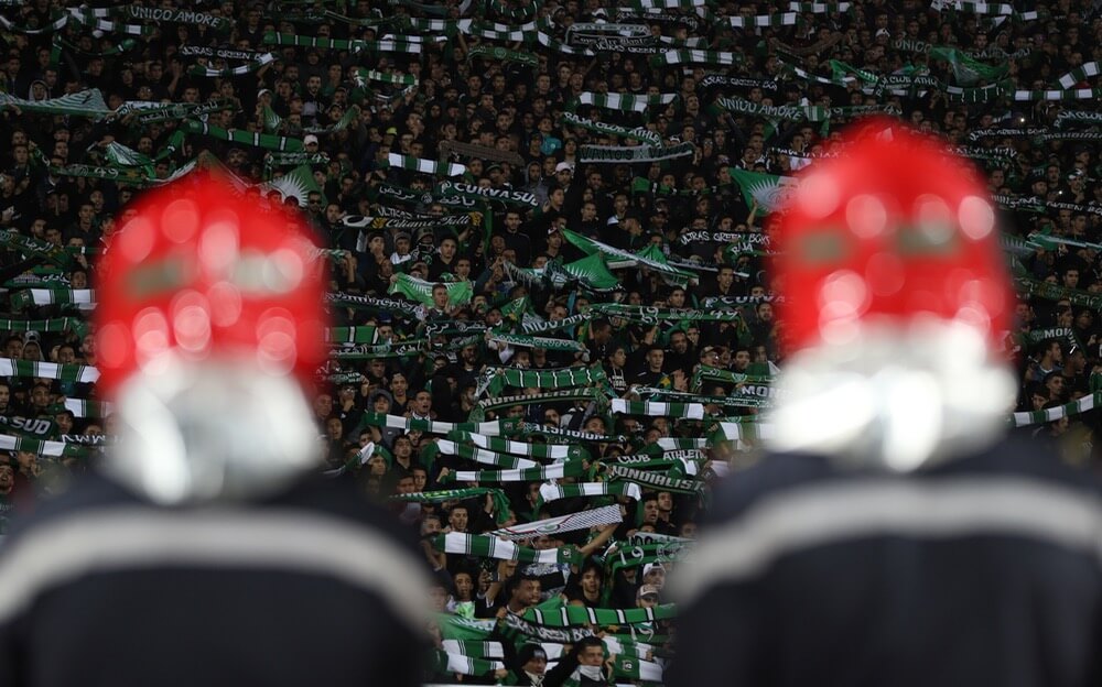  "الالتراس" المغربية.. لماذا تخشى الدولة من "تيفوهات" المُدرجات؟ 