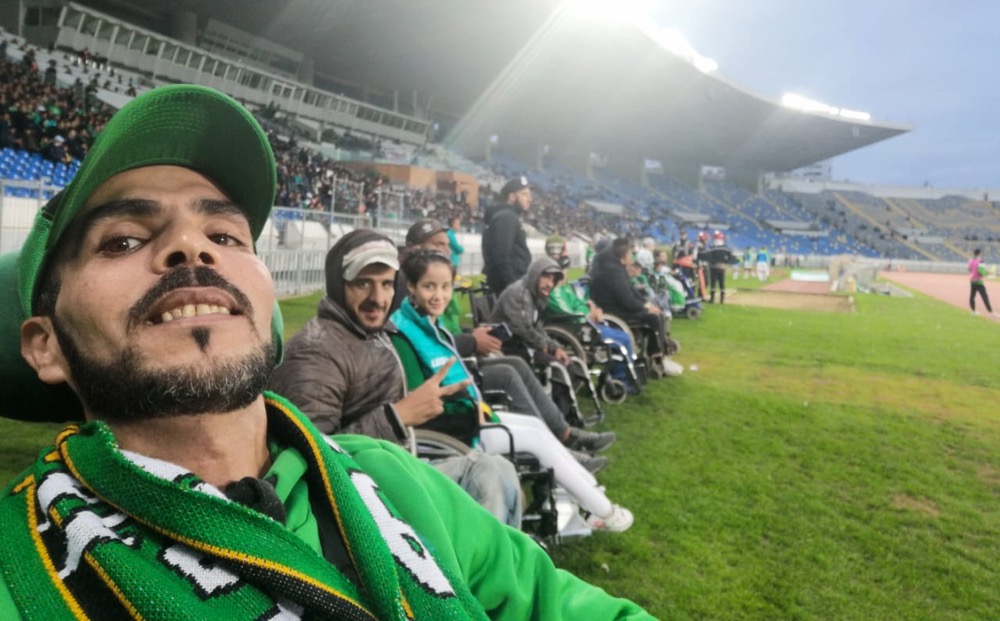 مناصرون ذوو الاحتياجات.. تعلق بالملاعب وشغف يتحدى إعاقة الولوجيات