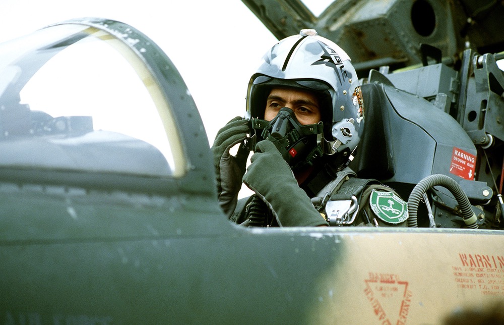 إيقاف 175 سعوديا يدرسون الطيران العسكري بأمريكا