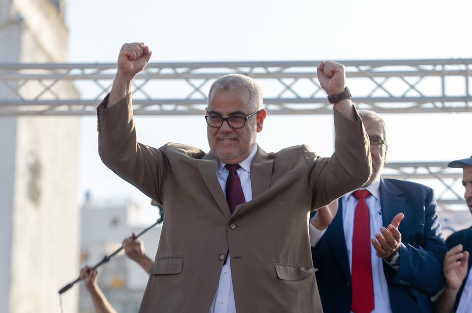 بنكيران: على أخنوش الاعتذار للمغاربة.. وسياسات الملك قابلة للإنتقاد بِوِقَار