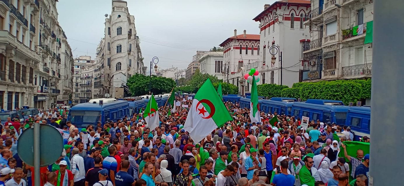 بعد رحيل قايد صالح.. أي مستقبل للحراك الشعبي بالجزائر؟