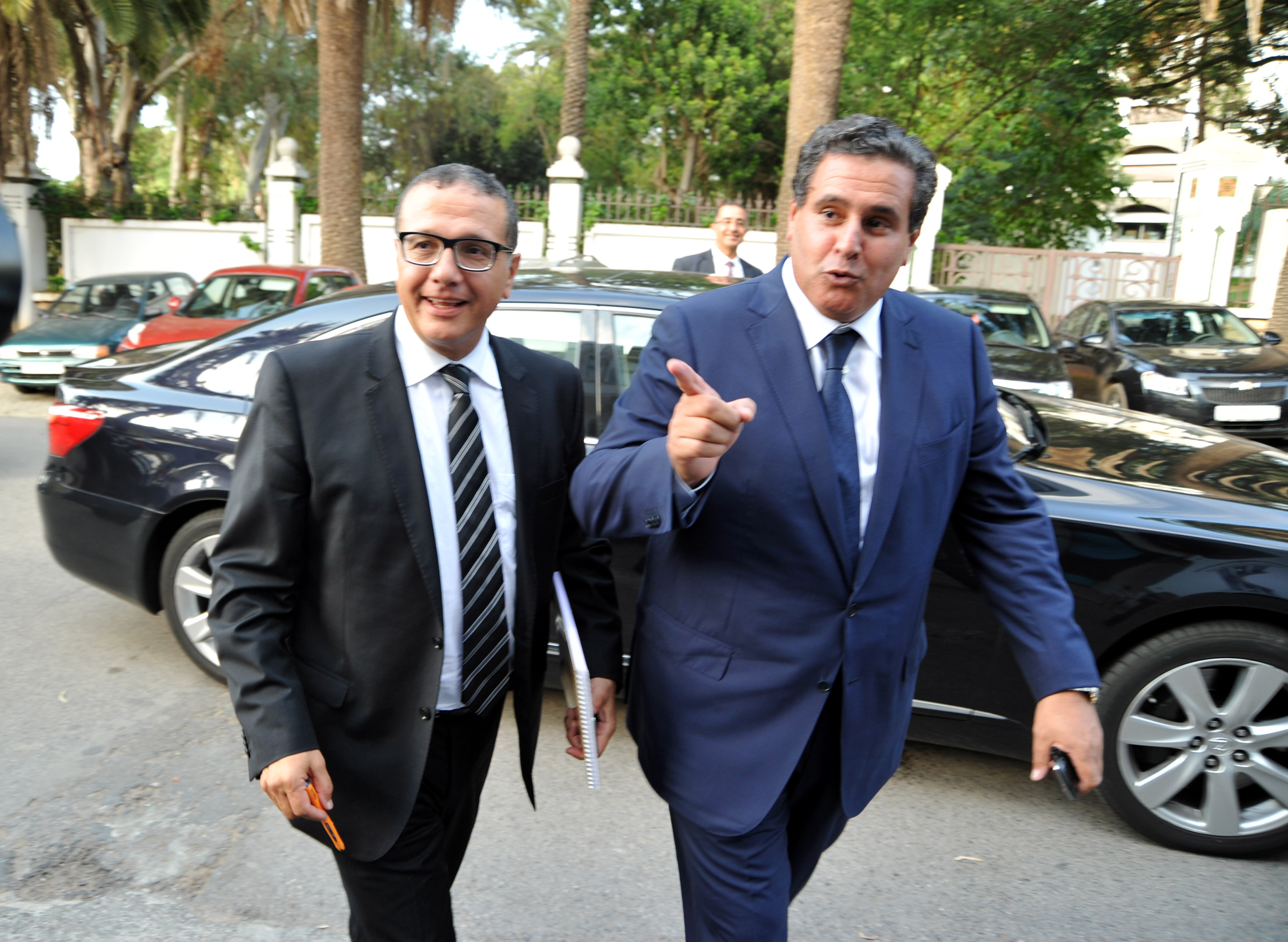  أخنوش من "المقاطعة" إلى "إعادة التربية"، هل تبعده زلاته عن حلم رئاسة الحكومة؟ 