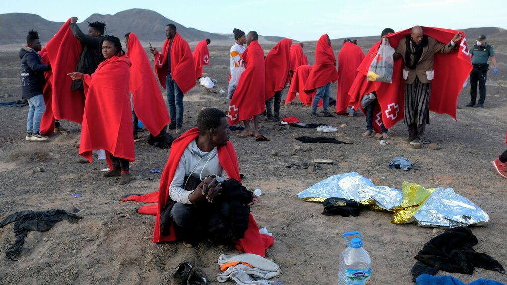 تزامنا مع "أزمة الحدود البحرية".. طوفان "الهجرة" يضرب الكناري