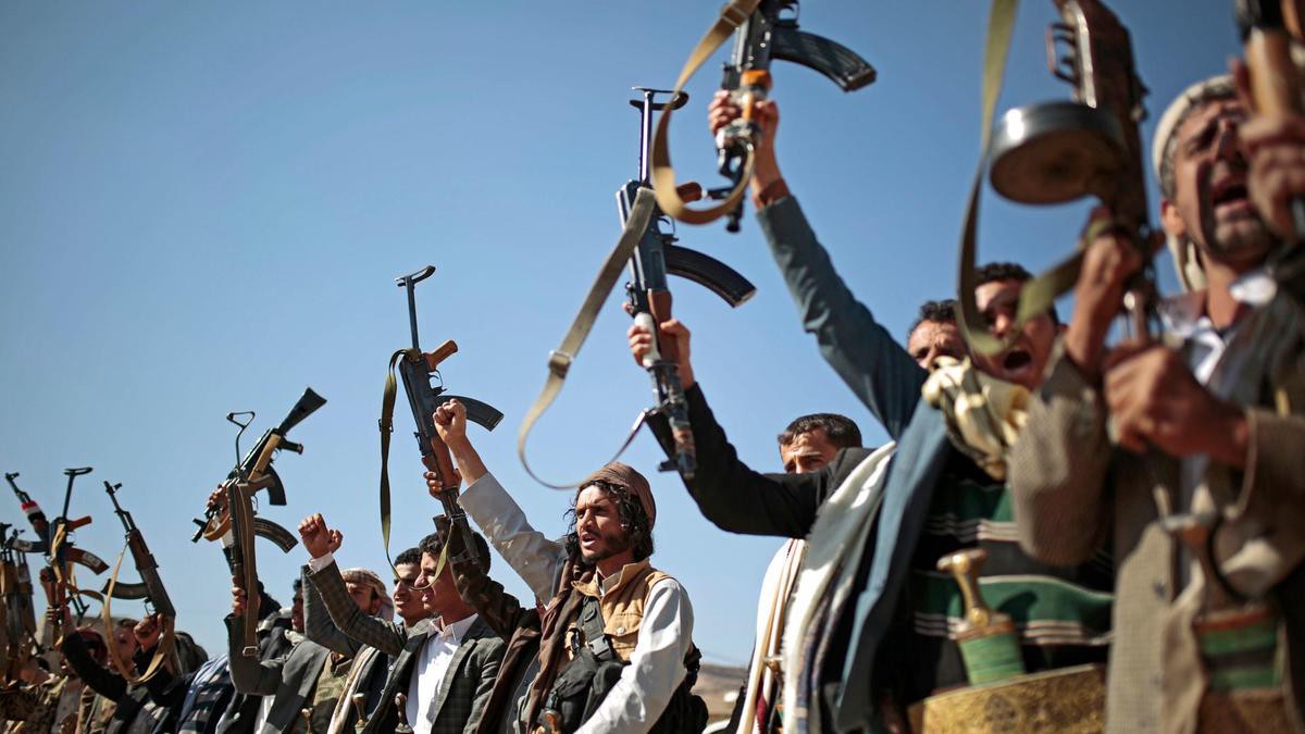  "الحوثي" تهدد باستهداف مراكز حيوية في السعودية والإمارات 