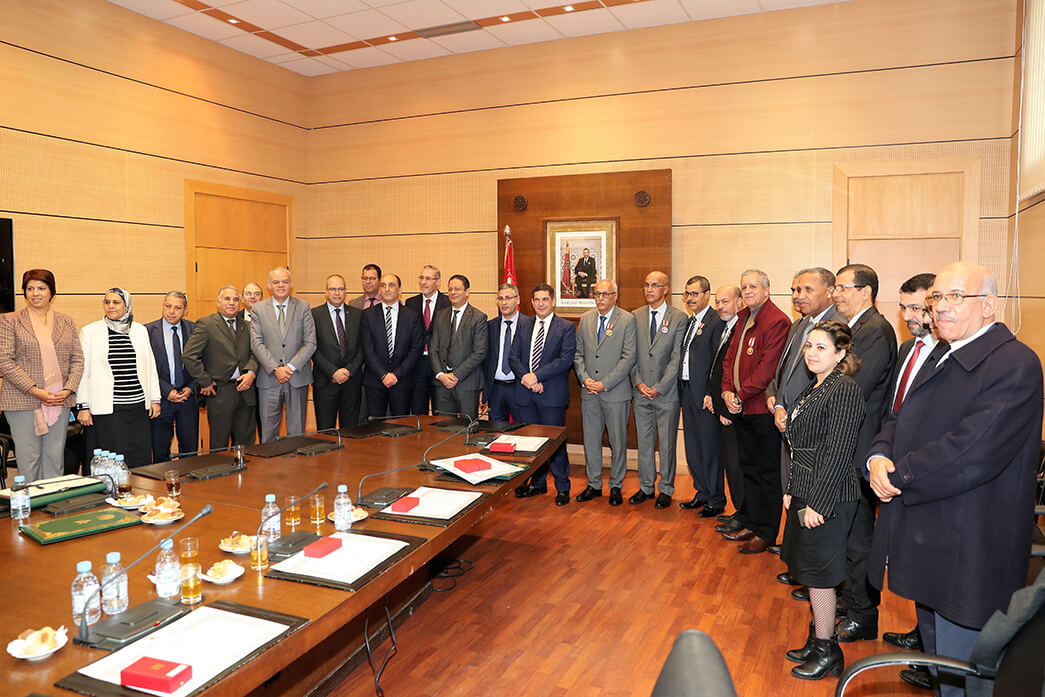  تسليم أوسمة ملكية لموظفين بوزارة "أمزازي" 