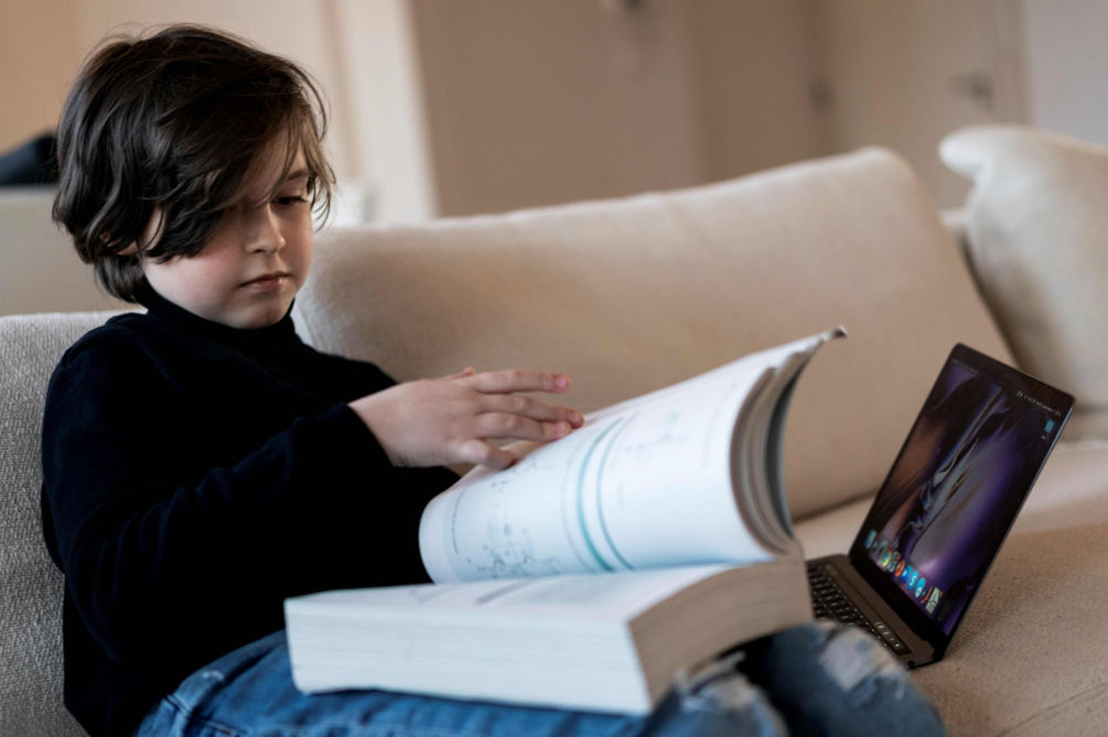 "الطفل المعجزة" يوقف دراسته الجامعية !