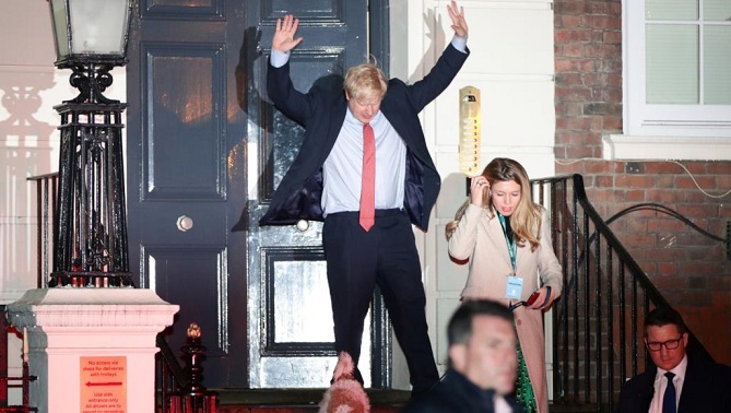 بريطانيا.. جونسون يفوز رسمياً وأسوأ هزيمة للعمال