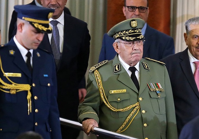  إندبندنت: وفاة الرجل القوي تعزز الشكوك في الجزائر 