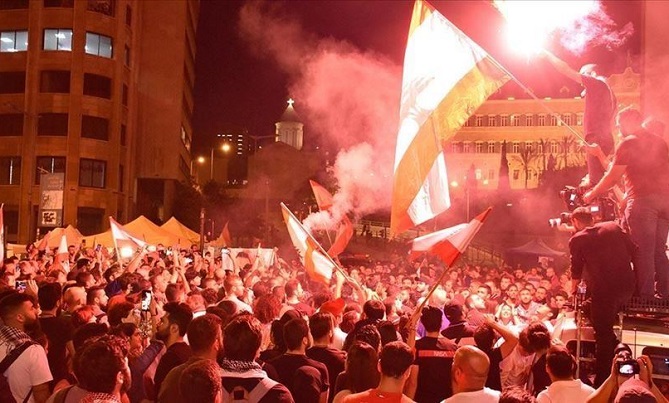 إحراق خيمة وسط بيروت بدعوى الترويج للتطبيع